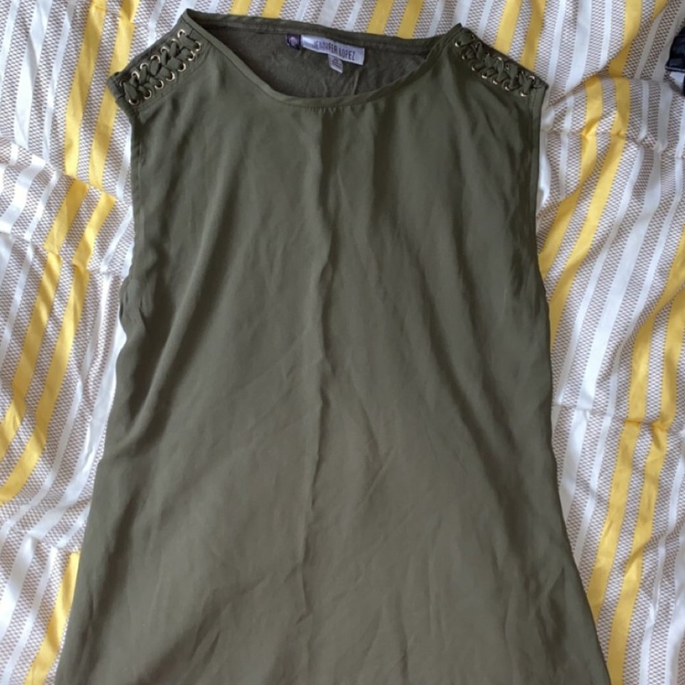 Green sleeveless tank shirt Jennifer Lopez